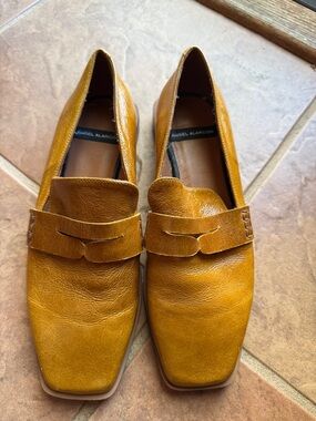 Women’s gold Leather Loafers 37